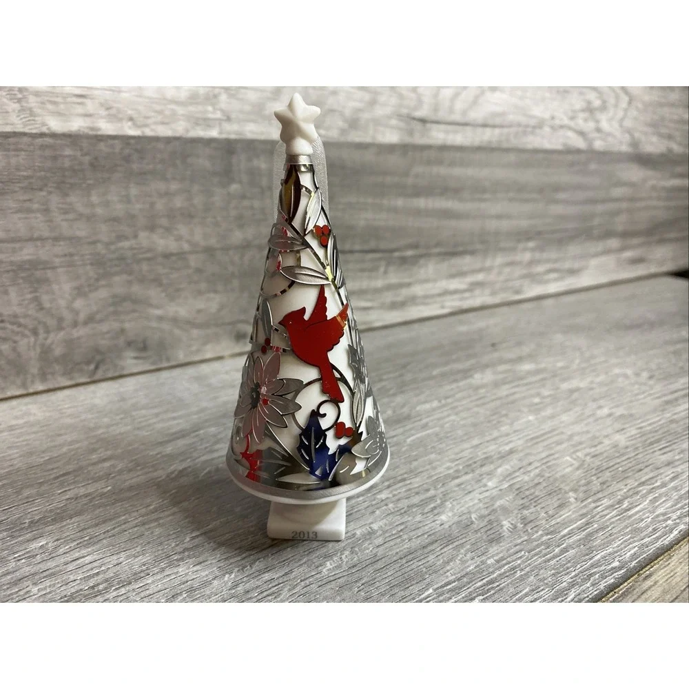A Season Of Beauty Hallmark Ornament 2013, Tree Cardinal, Porcelain & Metal‎